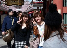 Zgodovinski padec jena sprožil turistični bum na Japonskem