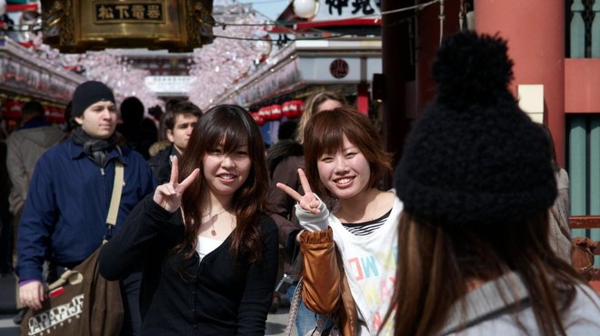 Zgodovinski padec jena sprožil turistični bum na Japonskem (foto: Profimedia)