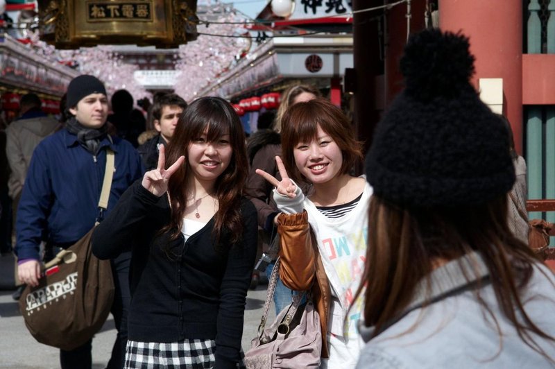 Zgodovinski padec jena sprožil turistični bum na Japonskem (foto: Profimedia)