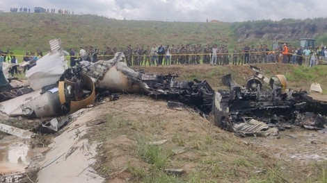 Huda nesreča: v strmoglavljenju potniškega letala preživel le pilot (VIDEO in FOTO)