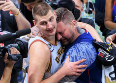 Brat srbskega košarkarskega zvezdnika Nikole Jokića obtožen fizičnega napada na tekmi NBA: grozi mu zapor