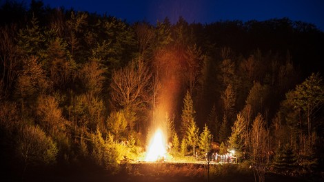 Takšno kazen boste plačali, če boste kurili na prostem