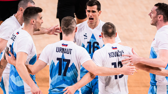 Zgodovinski uspeh! Slovenski odbojkarji na olimpijskih igrah do prve zmage (foto: Volleyball World Twitter)