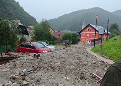 Posledice neurij so hude: na Koroškem zaradi močnega deževja plazovi in poplave, zasulo domačina (FOTO in VIDEO)