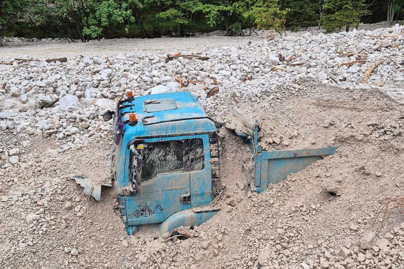 Žalostni prizori s Koroške: meteorne vode in plazovi odnašali vse pred seboj (FOTO) (foto: Facebook Neurje.si (Lovro Vrsnik in Andrej Polanšek))