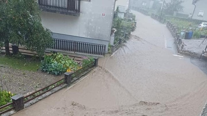 Šokantna količina padavin na tem območju Slovenije: posledice so grozljive (FOTO) (foto: FB Koroški Radio Slovenj Gradec)