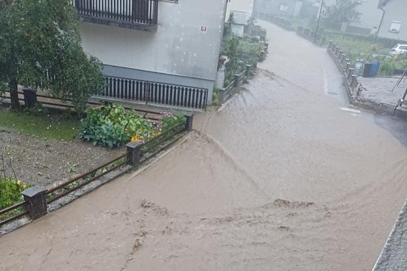 Šokantna količina padavin na tem območju Slovenije: posledice so grozljive (FOTO) (foto: FB Koroški Radio Slovenj Gradec)