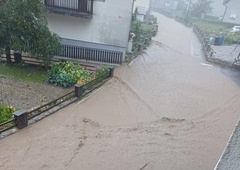 Šokantna količina padavin na tem območju Slovenije: posledice so grozljive (FOTO)