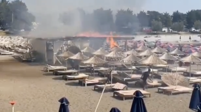 Požar se je v turističnem mestu razširil proti plažam (VIDEO) (foto: Twitter/IsamyzyrajAlb/posnetek zaslona)