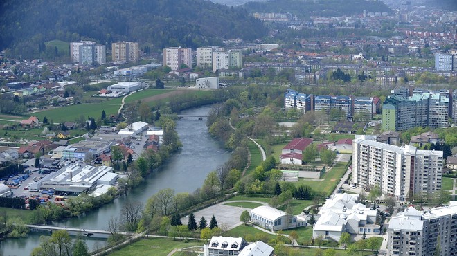 Pred vrati končno gradnja več kot dva milijona vrednega velikega mostu, ki bo povezal dve ljubljanski naselji (kje se bo nahajal?) (foto: Žiga Živulovič jr./Bobo)