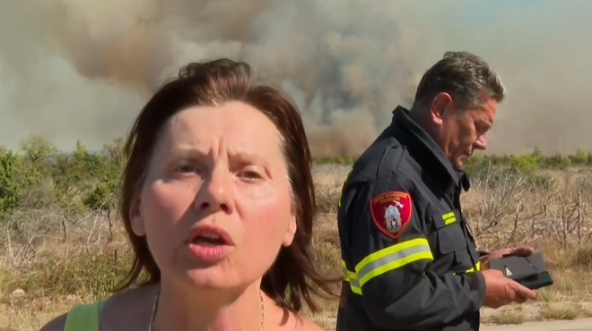 Incident med gašenjem požara: na požarišče prišli ženski, začeli preklinjati in grobo zmerjati gasilce (foto: Danas.hr/posnetek zaslona)