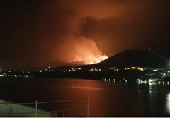 Požarom v Dalmaciji ni videti konca: grozljivi ognjeni zublji požirajo vse pred seboj (FOTO in VIDEO)