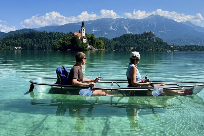 Na Bledu ponujajo pustolovščino, ki je zlepa ne boste pozabili (foto: Instagram/clearkayakbled)