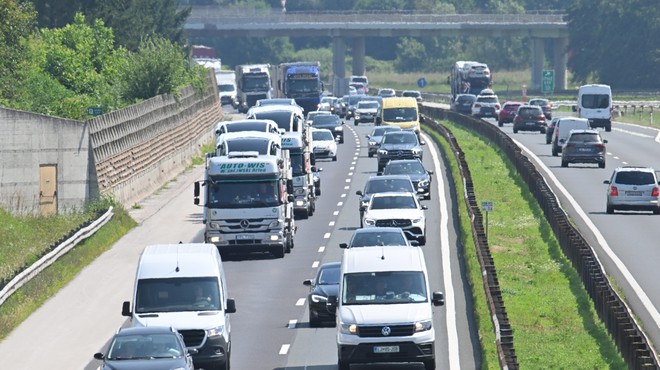 Se odpravljate na pot? Pozor, zaradi zapore tukaj nastajajo dolgi zastoji (preverite, kje poteka obvoz) (foto: Žiga Živulovič jr./Bobo)