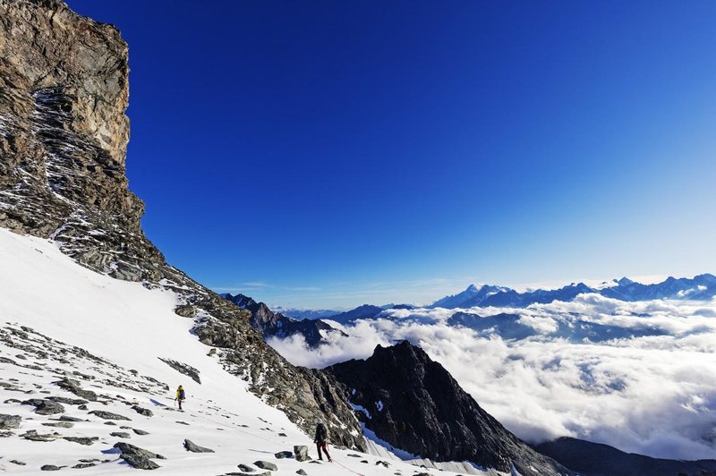 Previdnost ne bo odveč: Slovenijo pobelil prvi sneg, ki pa je s sabo prinesel tudi pretečo nevarnost (foto: Profimedia)