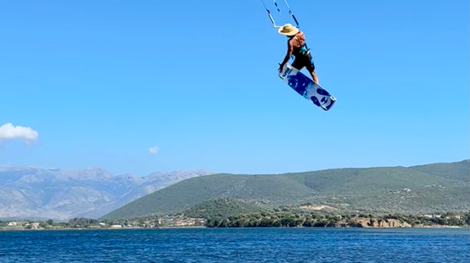 Znani Slovenec na dopustu v turističnem raju izvaja neverjetne vragolije (FOTO) (foto: arhiv Žan Košir)