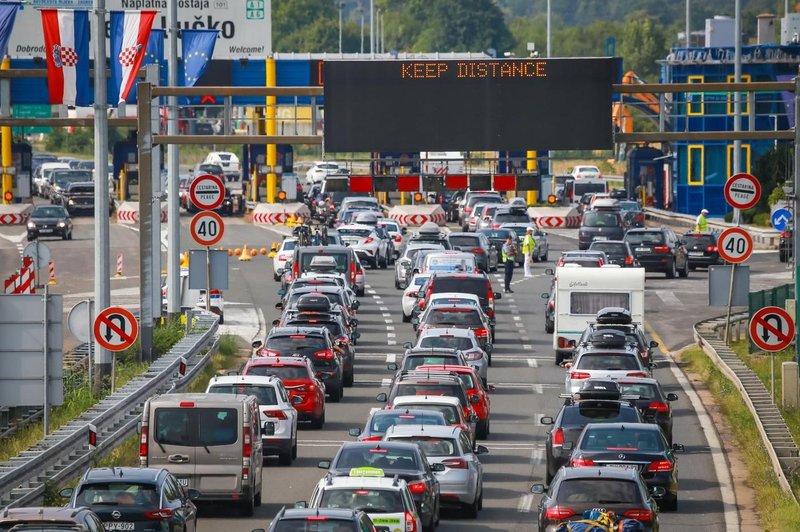 Policisti imajo vsega dovolj: na avtocestah bodo denarno kaznovali vse tiste, ki bodo ... (foto: Profimedia)