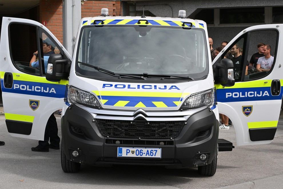 policija