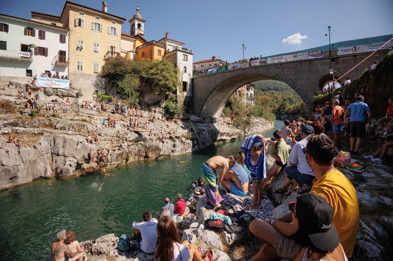 Tekmovalci z vsega sveta so se zbrali v Kanalu ob Soči: komu bo uspelo ... (foto: STA/Nebojša Tejić)