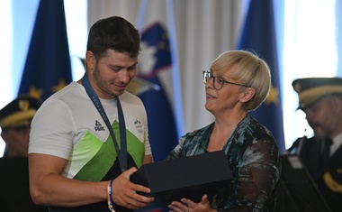 Slavnostno: v roke slovenskim športnikom segla tudi Nataša Pirc Musar, tako je potekal sprejem (FOTO)