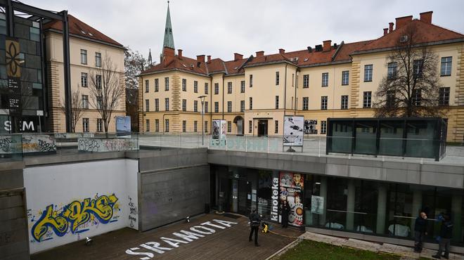 Kino na prostem: začenja se festival o poeziji v literaturi in filmskih podobah (foto: Bobo)