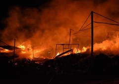 Prelepe Atene zajete v peklenski ogenj: plameni so terjali smrtno žrtev (FOTO)