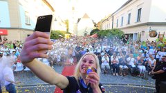 Veličasten sprejem! Poglejte, kako so v domačem kraju pozdravili Janjo Garnbret (FOTO)