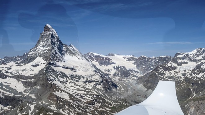 Črn dan v gorah: alpinista padla več tisoč metrov v globino (foto: Profimedia)