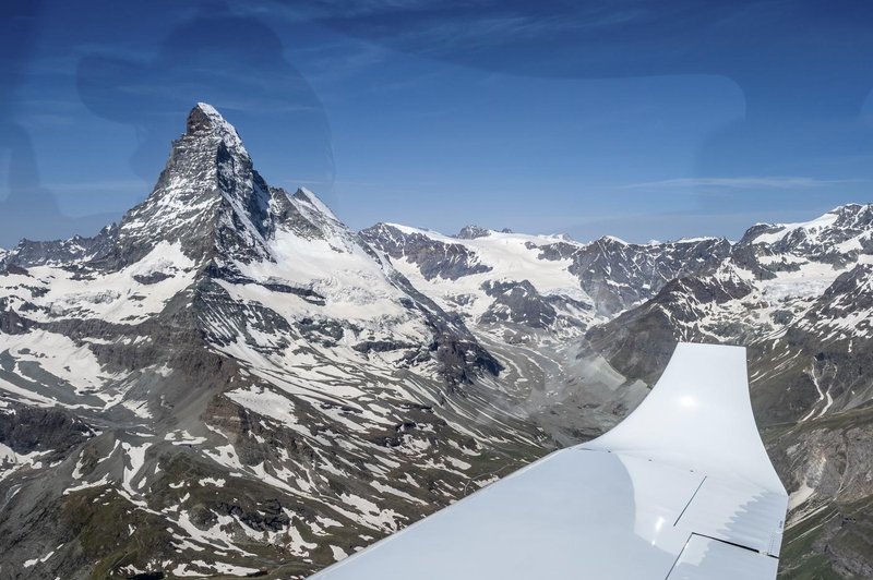 Črn dan v gorah: alpinista padla več tisoč metrov v globino (foto: Profimedia)