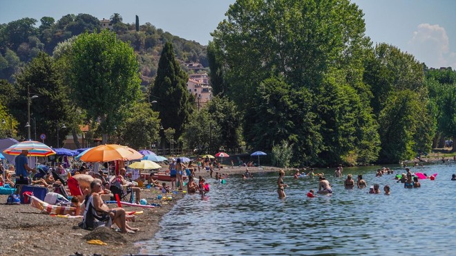 Vročina ne pojenja, Arso pa ob tem opozarja (foto: Profimedia)