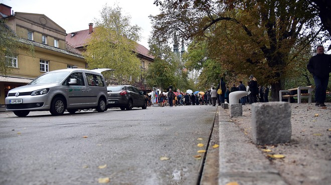 Ljubljančani besni: parkirišče za nekatere postalo kar kamp (foto: Borut Živulović/Bobo)