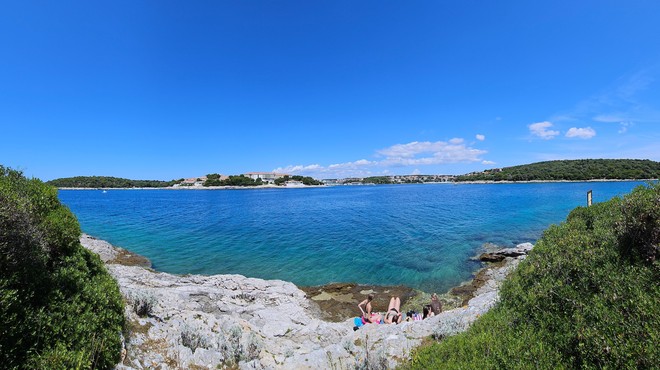 Zadnji kraj na Hrvaškem, kjer še obstaja "mala Jugoslavija": nimajo elektrike, nočejo turistov in pravijo, da imajo vse (foto: Žiga Živulović jr. /BOBO)