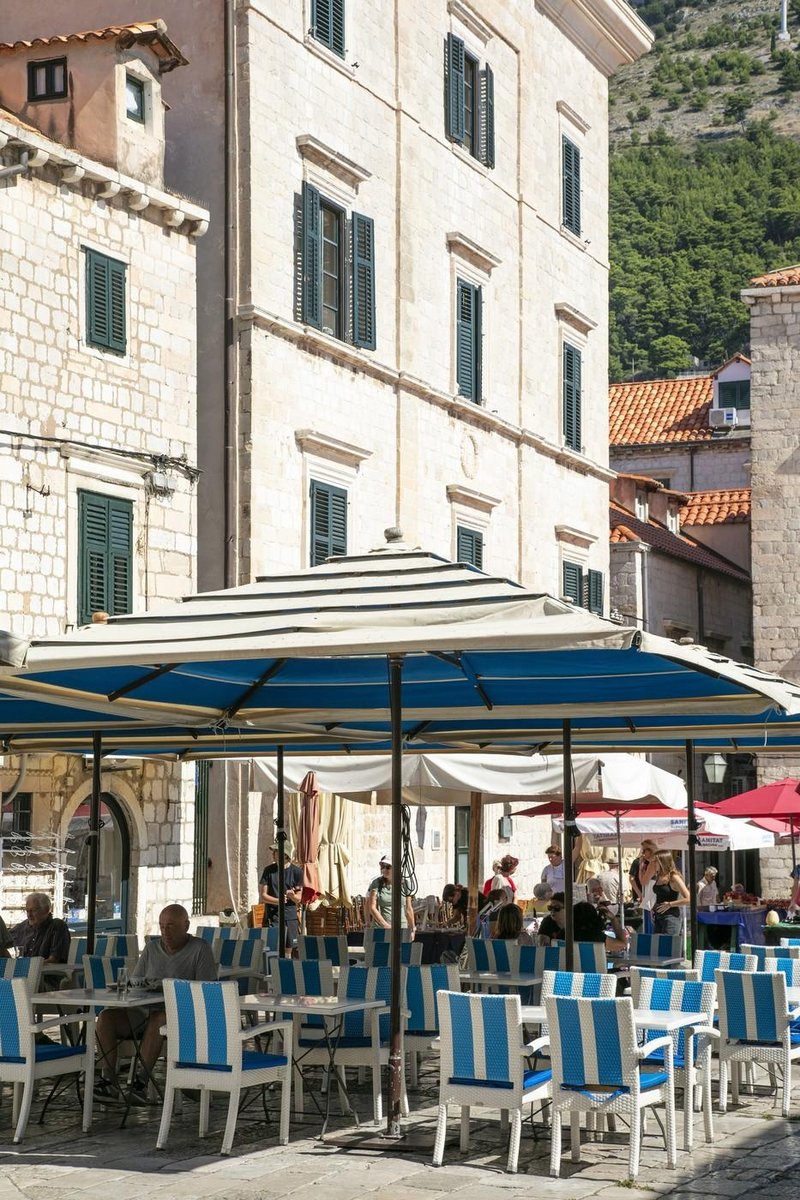 Bodo zaradi pretirano visokih cen restavracije na hrvaški obali v bodoče med poletno sezono samevale?