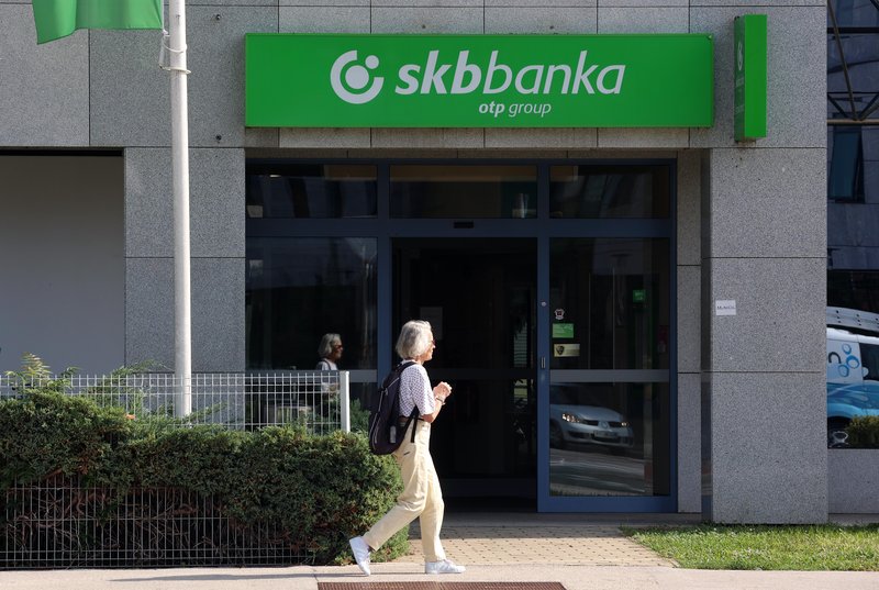 Uporabniki nekdanje SKB se soočajo z veliko težavami.