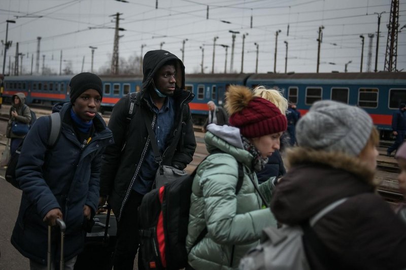 Madžarska grozi s pošiljanjem migrantov v Bruselj: "Če želi migrante, naj jih ima" (foto: Profimedia)