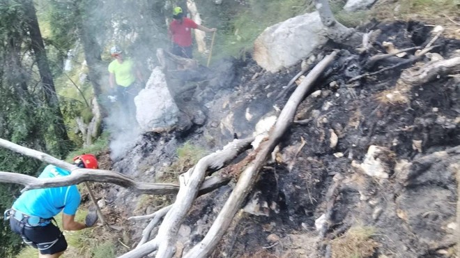 Na Komarči znova zagorelo, na kraj prihiteli gasilci (FOTO) (foto: Facebook/Gorska reševalna služba Bohinj)