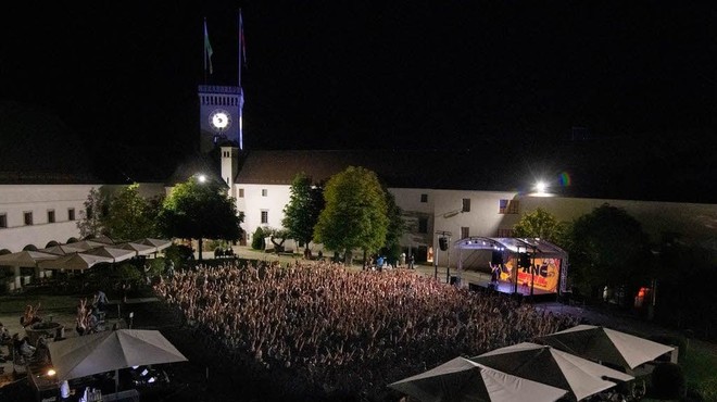 Festival žlahtne komedije: znani Slovenec osupnil tisočglavo množico (foto: Tjaša Janković)