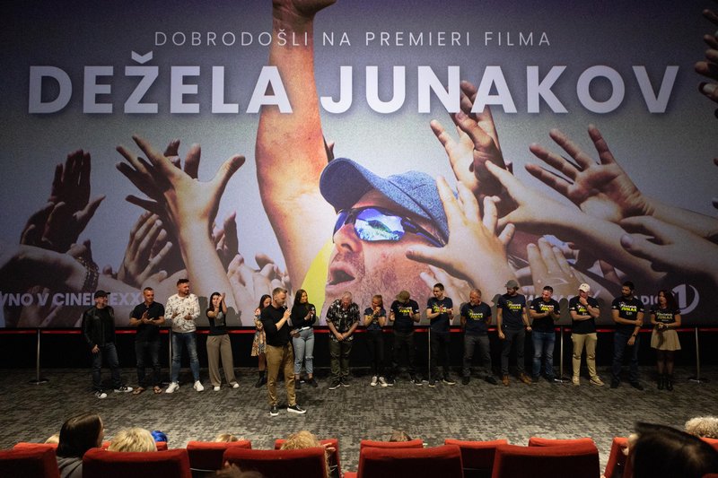 Med 150 filmi iz različnih držav je dokumentarec Dežela junakov prejel prestižno nagrado.