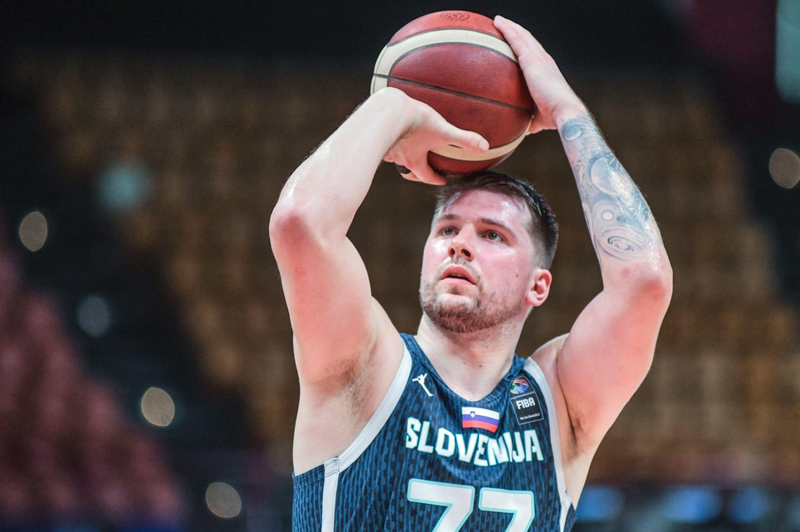 Luka Dončić se bo na prav poseben način poklonil legendarnemu košarkarju (foto: Profimedia)