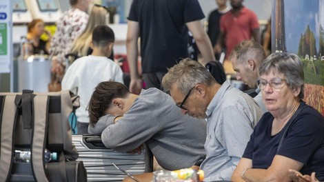 Na nizozemskem letališču težave: obupani potniki čakali, kaj je šlo narobe?