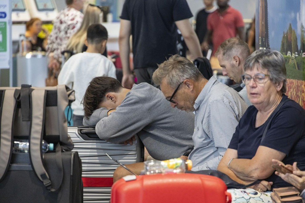 Na nizozemskem letališču težave: obupani potniki čakali, kaj je šlo narobe?