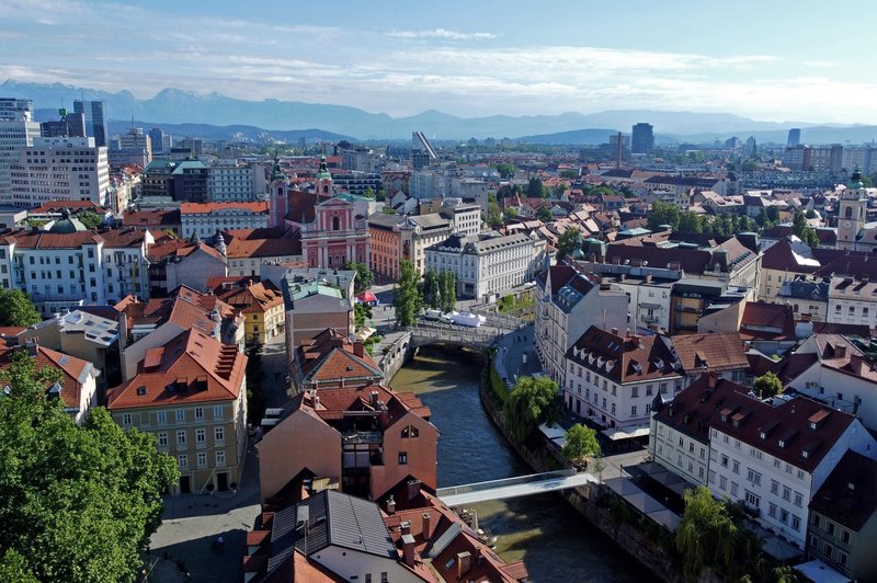 Ukrajinec povprašal Slovence, kakšno je življenje v Sloveniji: "Davki in stroški so visoki, ampak ..." (foto: Igor Kupljenik/Bobo)