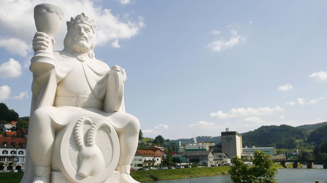 Lastnik stanovanja v Laškem ugotovil, da so v njegovem stanovanju prijavljeni trije tujci, a sam za to sploh ni vedel (foto: Bor Slana/Bobo)