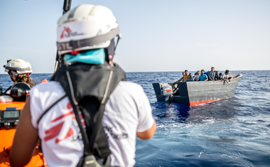 Italijani zadržali ladjo Zdravnikov brez meja, ki je iz morja reševala migrante: plačati bodo morali kazen