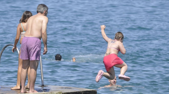 Žalostna statistika: v Sloveniji si dopusta ne more privoščiti kar ... (foto: Žiga Živulovič jr./Bobo)