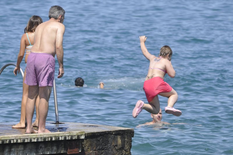 Žalostna statistika: v Sloveniji si dopusta ne more privoščiti kar ... (foto: Žiga Živulovič jr./Bobo)