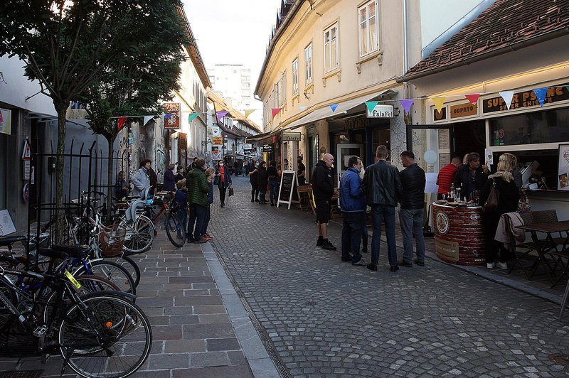 Novost na Trubarjevi: v Ljubljano prihaja ... (foto: Bobo)