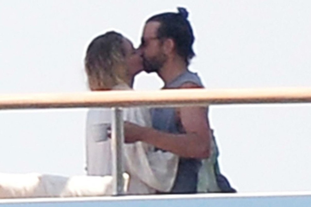 Bradley Cooper Gigi Hadid jahta Sardinija