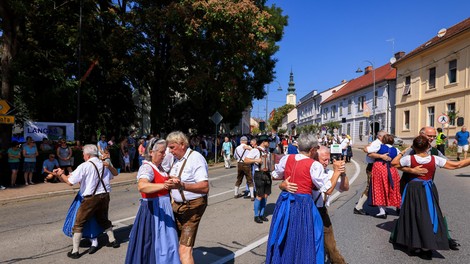 45. Lendavska trgatev dogodek vinska kraljica Lucija Šetar