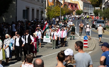 45. Lendavska trgatev prvič s šestimi vinskimi kraljicami (FOTO)